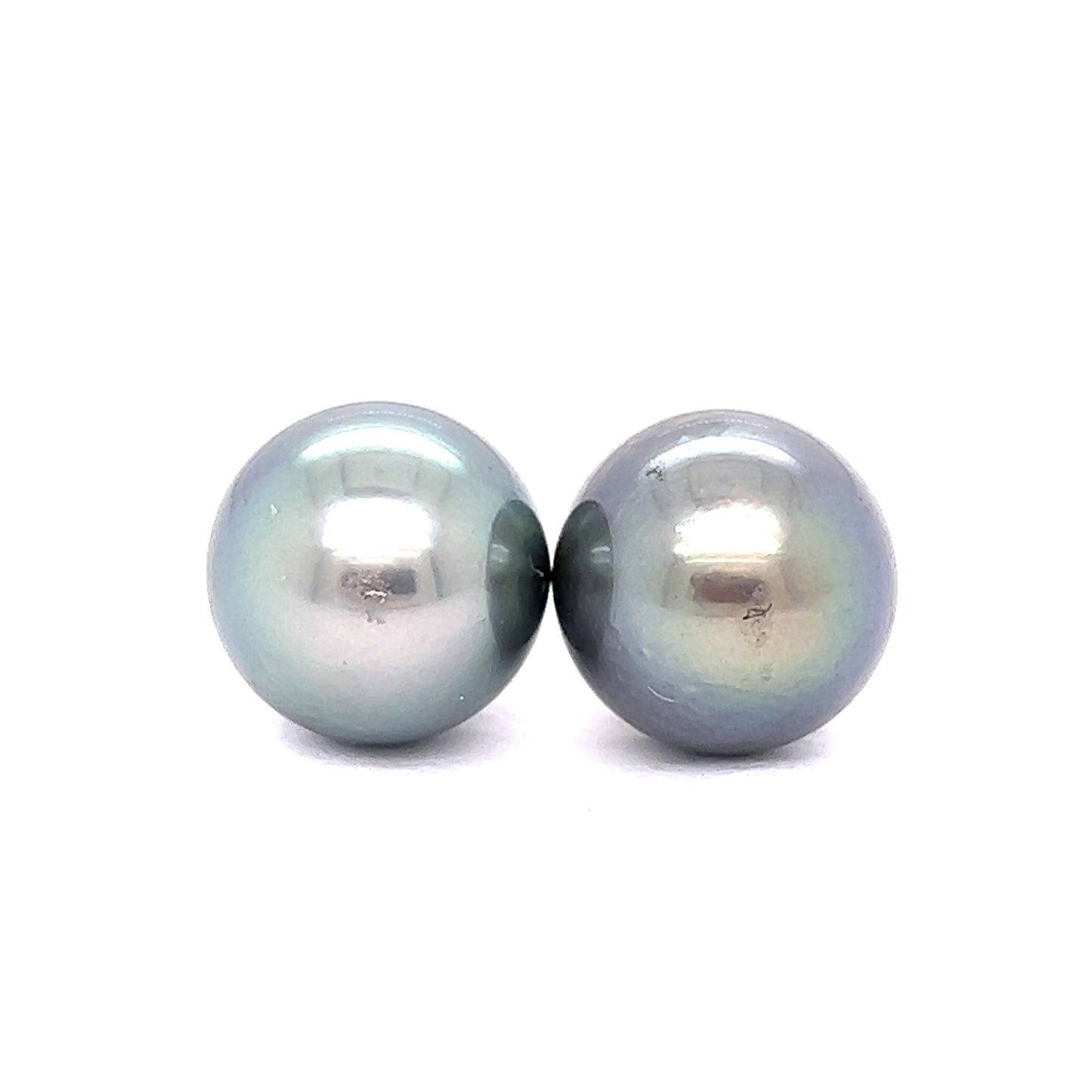 Round Pearl Stud earrings