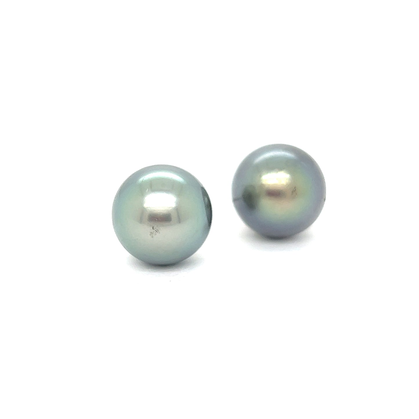 Round Pearl Stud earrings