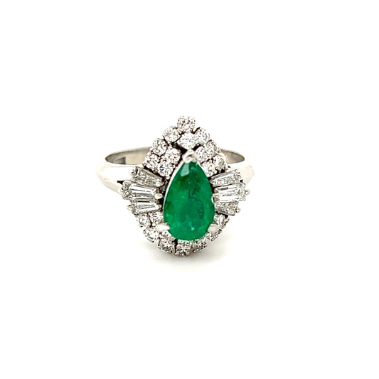 PT 900 Eemerald Ring