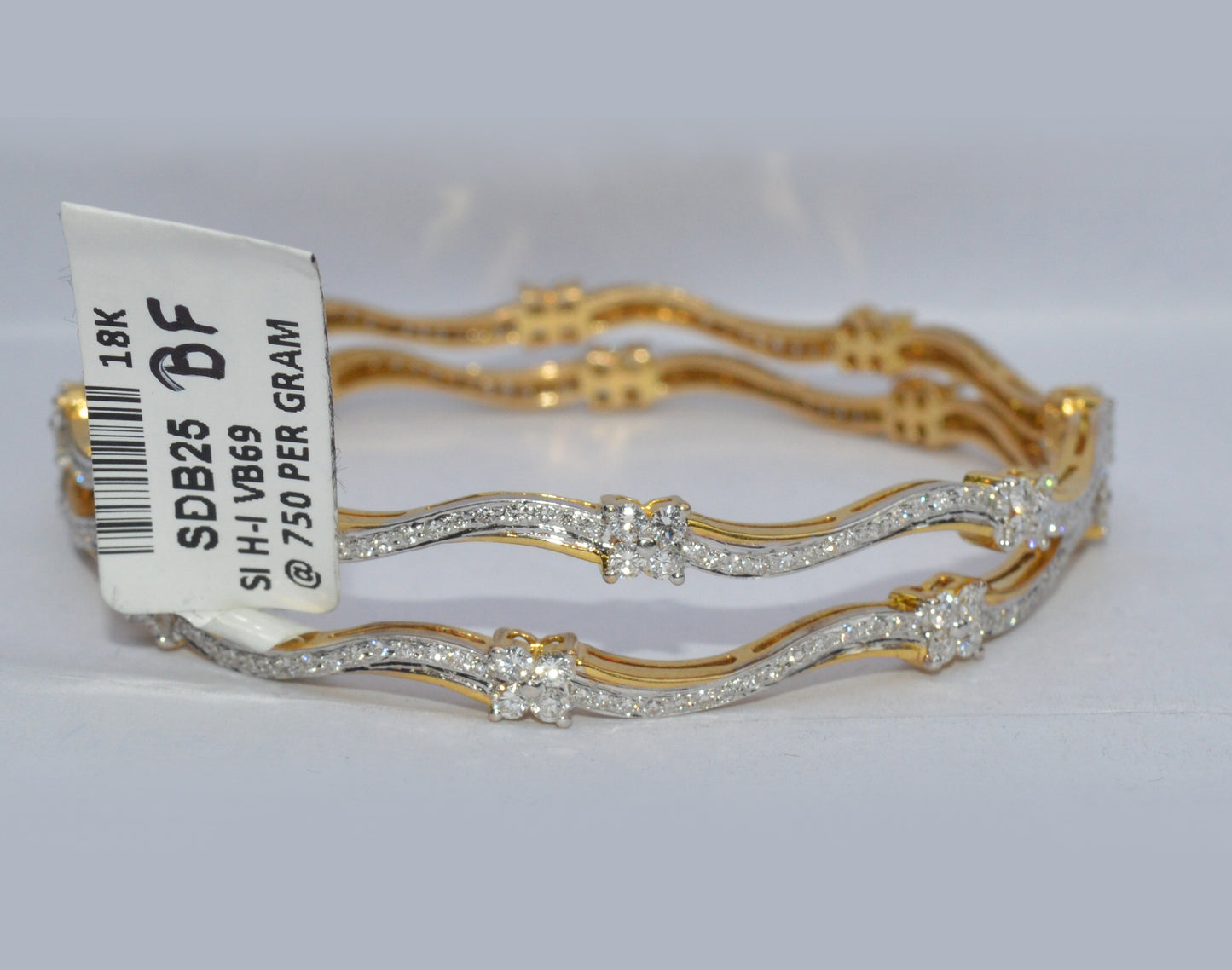 Enchanting 18k Diamond-Studded Gold Bangle