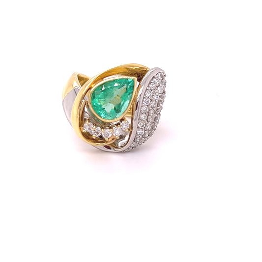 K18/PT900 Fusion Flattering Emerald Ring