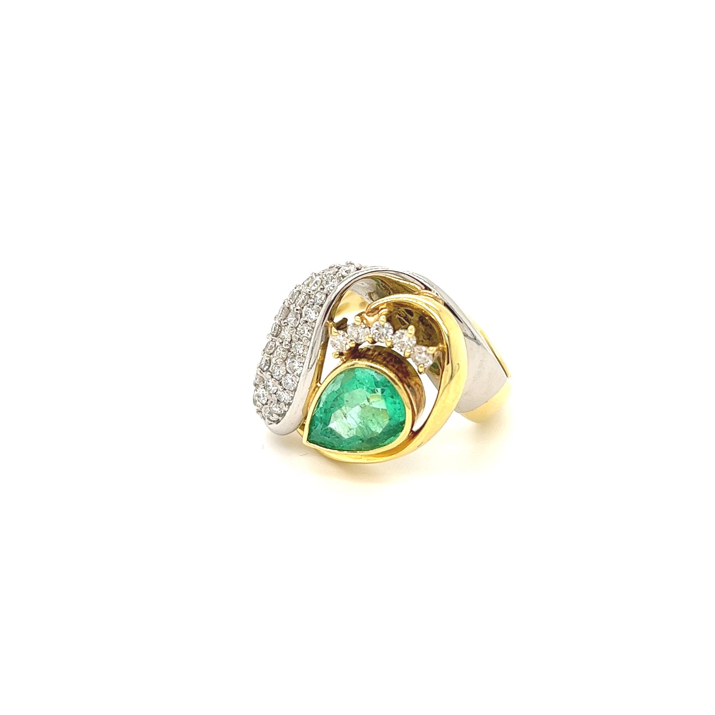 K18/PT900 Fusion Flattering Emerald Ring