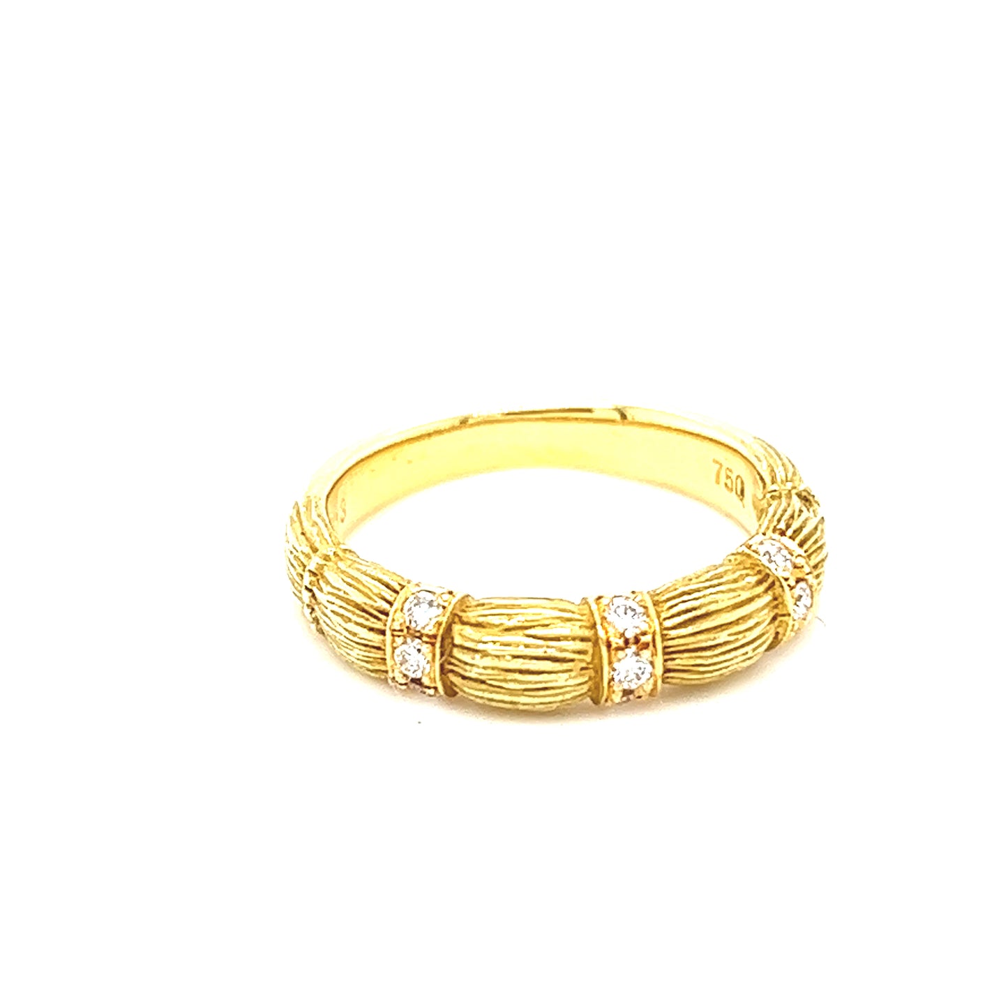 18K Gold Dazzling Diamond ring