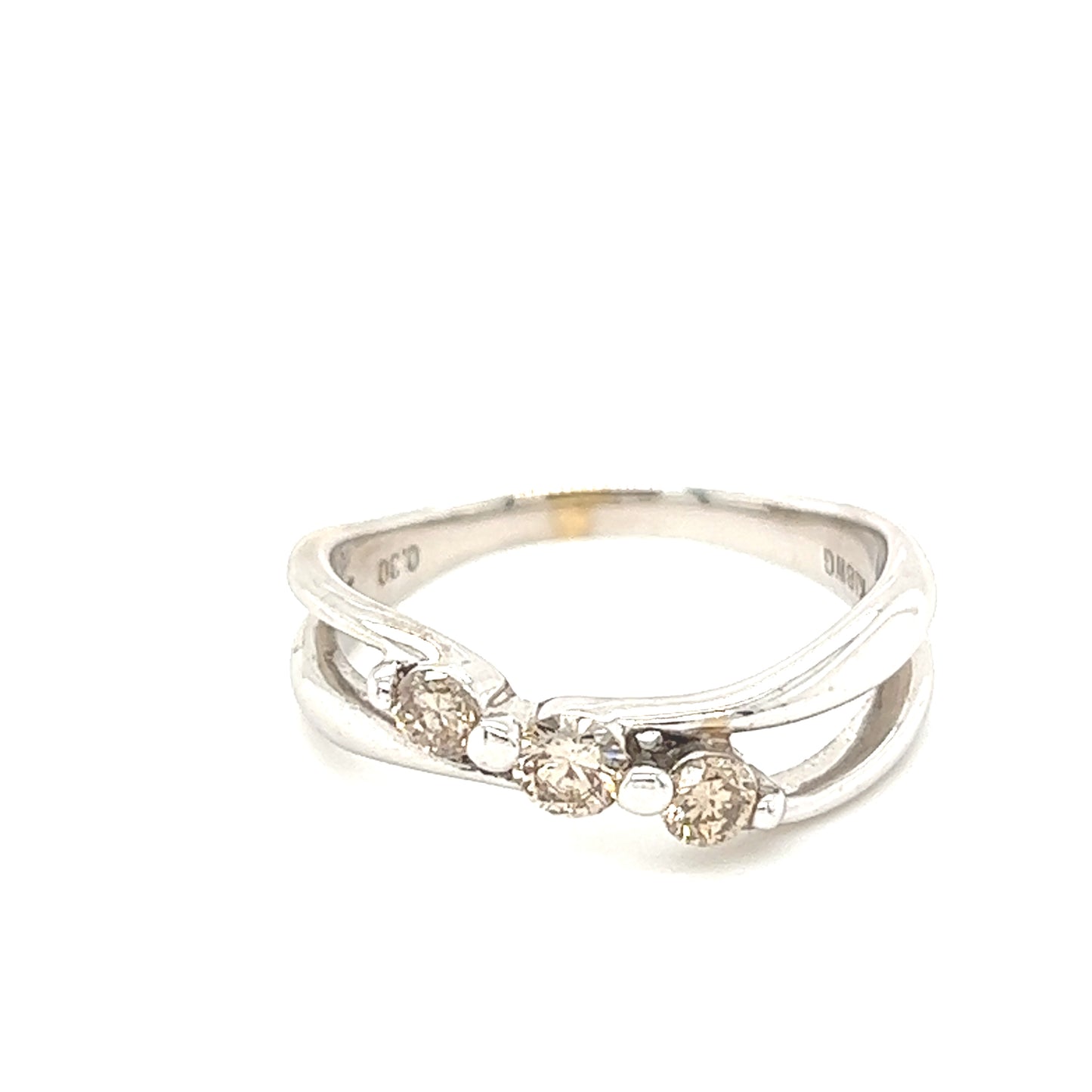18k White Gold Striking Diamond Ring